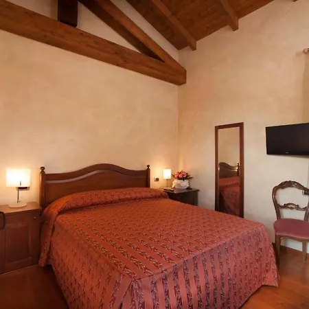 Carmelita Hotel