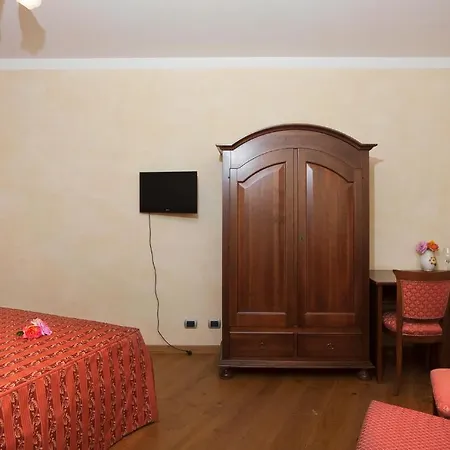 Hotel Carmelita Carpeneto